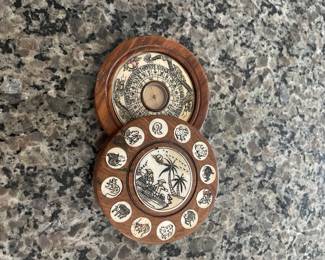 Vintage Chinese Compass Inlaid with Chinese Zodiac Signs Swing Hinge 