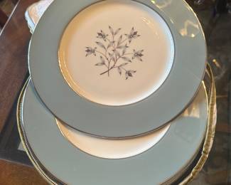 Vintage Kingsley by Lenox Bone China - 12 Salad plates in Seafoam