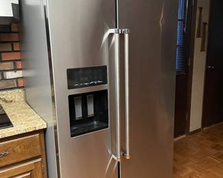 KitchenAid Refrigerator with Water and Ice Dispenser - Good Working Condition -