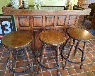 Bar w/3 Bar Stools