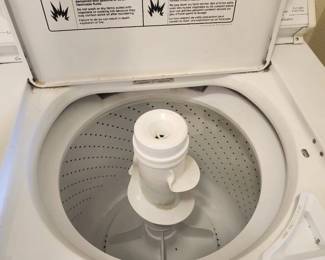 Interior of the very clean washer. 