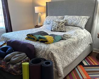 King size bed, mattress not included