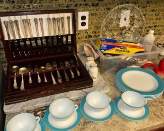 pyrex plates and cups 