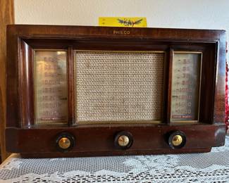 1953 Philco Rosewood Tube Radio