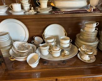 Royal M Japan Fine China Dinnerware Set