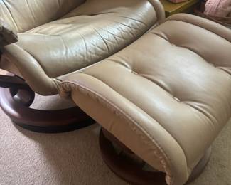 Ekornes Large Tan Stressless Leather Recliner Chair & Ottoman
