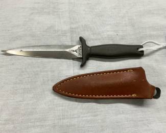 Lot# 175 - Gerber Portland OR Dagger Kni