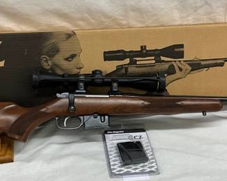 Lot# 304 - 337FL CZ 527 American Bolt-ACTION W/LEUPOLD SCOPE