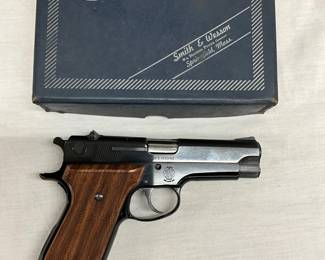 Lot # : 262 - 327FP Smith-Wesson Model 39-2