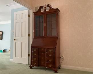 BEAUTIFUL DESK , MADE BY THE JASPER FURNITURE CO,   TOP OF THE LINE