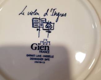 Dessert platter and 6 plates from Gien France. Excellent condition. Discontinued pattern; $120