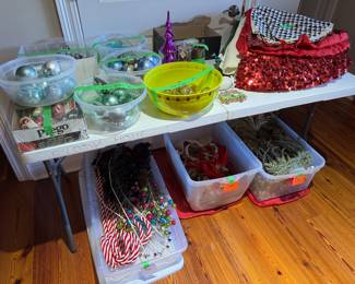 Lots of Christmas vintage & new 