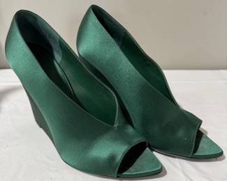 #106 Burberry green satin shoes sz 38 $50