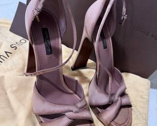 #100 Louis Vuitton nude borwn distressed leather size 38-7.5 Dust bag & box  $375