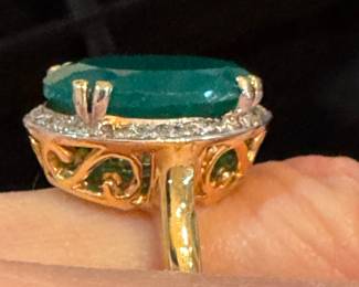 #15 - $375 - 14kt gold large oval jade ring sz5