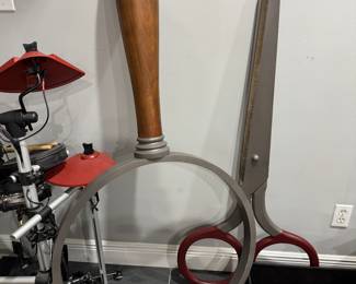 #69 - $70 -Magnifying Glass & Scissors Wood Decorative 5"H