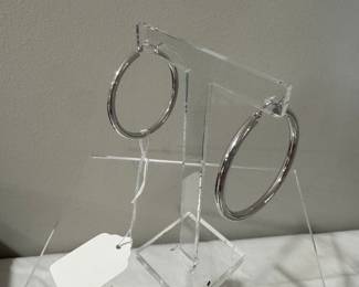 #31 - $110 - 14kt white gold hoops 2.62gr