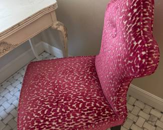 #85 - $60 - Pink Vanity Chair 21"x22"x38"