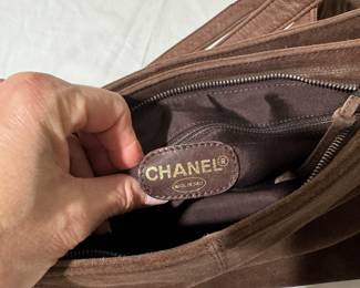 #22 - $450 - Chanel Matellasse tote tasche brown suede leather no dust bag. A little faded on edges - mint condition inside both compartment.  