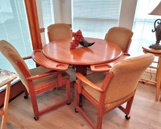 Unique Game Table