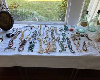 Costume jewelry, turquoise necklace