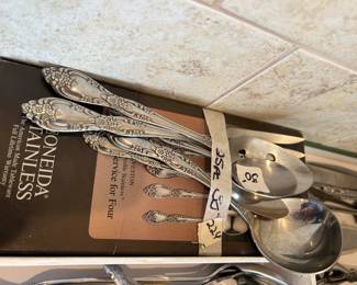 #224 Oneida Galveston 25 piece $30.00