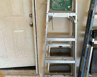 #93 warner 5-foot ladder holds 225 pounds $60.00