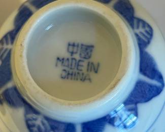 #154 rice eyes pattern tea pot with 4 cups $30.00