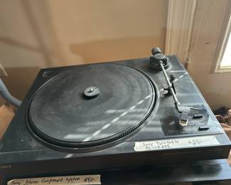 #176 sony turntable pslx295 $25.00