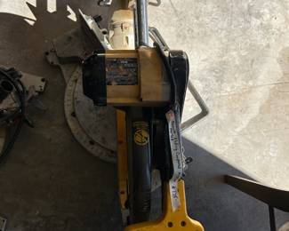 #85 DeWalt slide compound miter saw dw708 $175.00