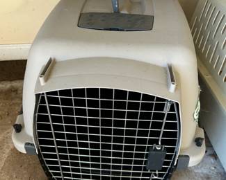 #89 plastic pet carrier 18x26x18 $30.00