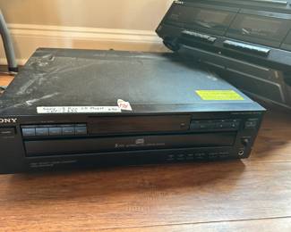 #178 sony 5-disc CD player $40.00