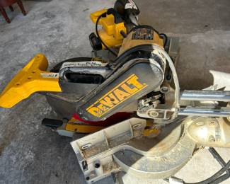 #85 DeWalt slide compound miter saw dw708 $175.00