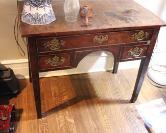 18/19thc English oak veneer low boy
