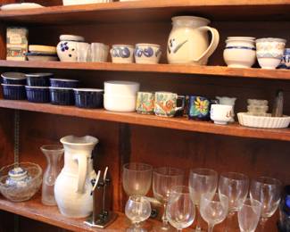 Assorted vintage kitchen items