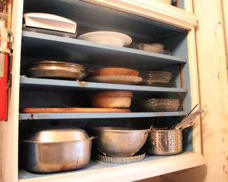 Assorted vintage kitchen items