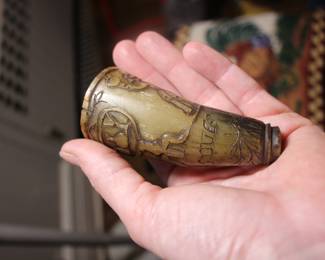 Carved horn snuff box