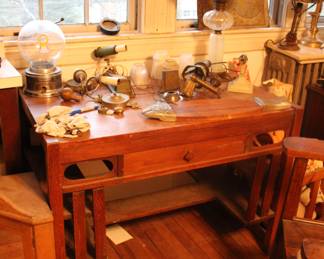Arts & Crafts oak desk