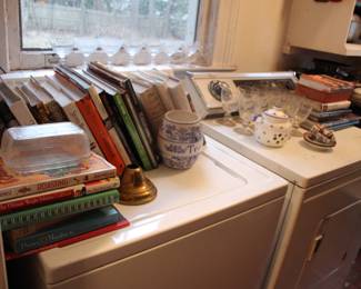 Assorted vintage kitchen items