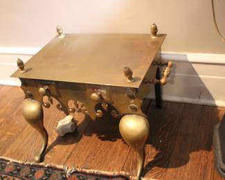 Antique brass footman's stand / trivit