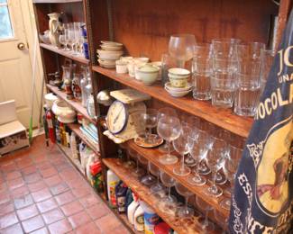 Assorted vintage kitchen items