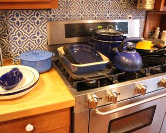 Bakeware & pots & pans