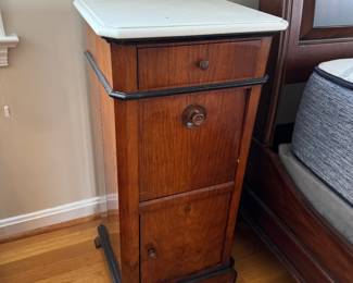 Antique & Unique Mahogany w Marble Top 1 Drawer/ 1 Hatch Door / 1 Door Side Table (16"W x 15"D x 32-1/2"H)