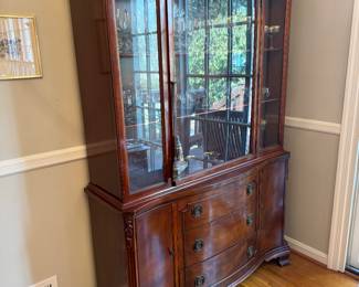 Morganton Furniture 4 Door / 3 Drawer Mahogany Breakfront China Cabinet (72"H x 15"D x 47-1/2"W)