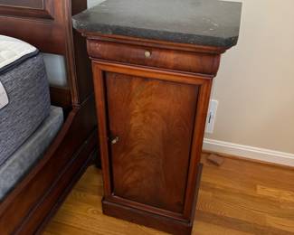 Antique & Unique Mahogany Base with Marble Top 1 Drawer / 1 Door Side Table (17"W x 16-1/2"D x 32"H)