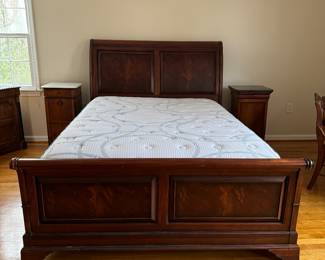 Ethan Allen Somerset Queen Sleigh Bed (Headboard - 54"H x 64"W | Footboard - 28"H x 64"W)
