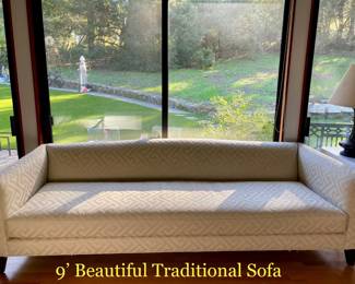 9' Beautiful Traditional Sofa