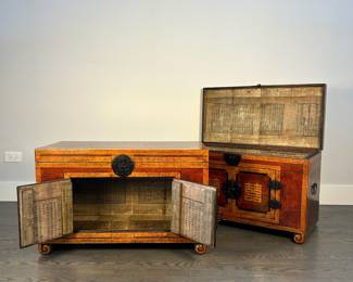 Double happiness symbols on the outside. Chinese script details inside lining