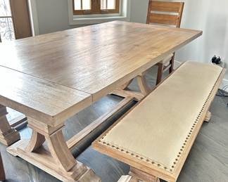 Seats 6-10 comfortably. Removable leaves.