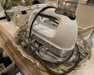 Hand mixer
